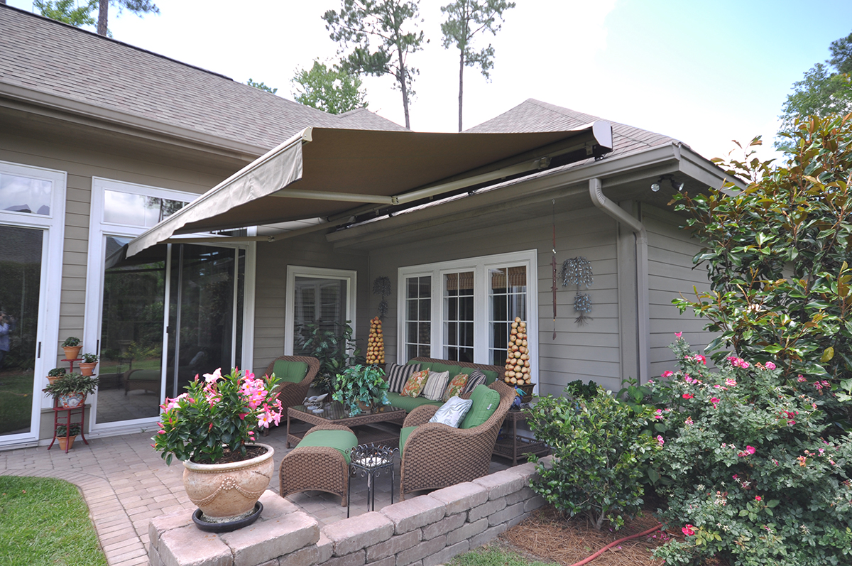 saint simon retractable awning